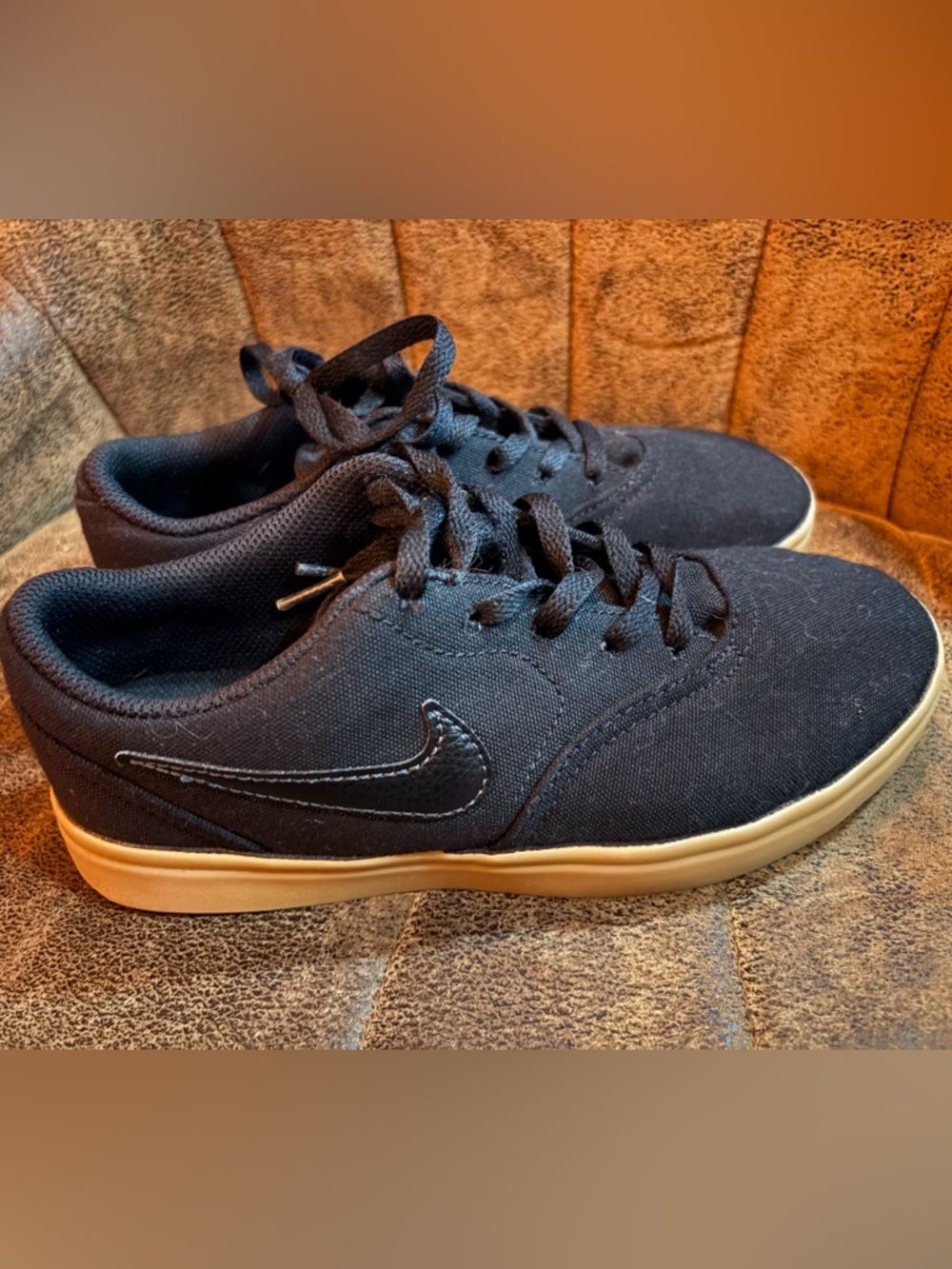 Like new youth Nikes